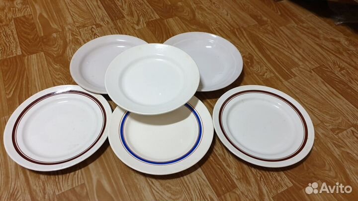 Столовый набор. Тарелки. Кружки. Чайный сервиз