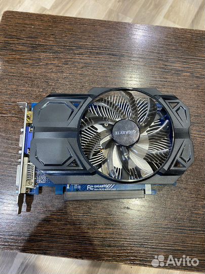 Видеокарта r7 200 2gb