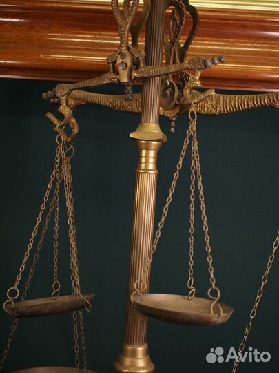 Весы бронзовые антикварные. Европа