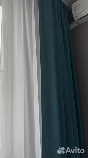 Шторы, покрывало и картина