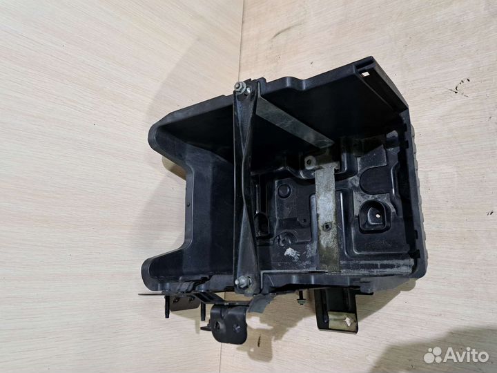 Площадка под аккумулятор форд фиеста мк6 2016г