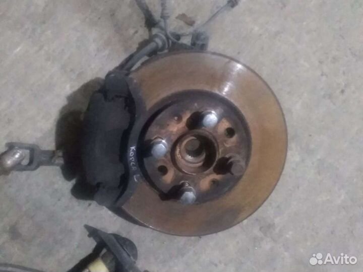 Поворотный кулак левый Опель Корса D