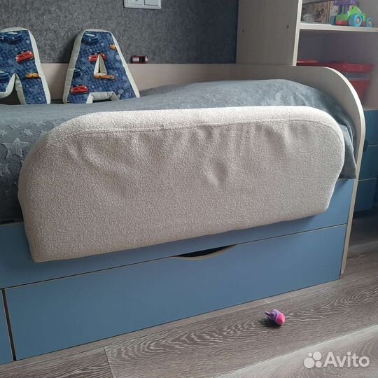 Защитный бортик для детской кровати