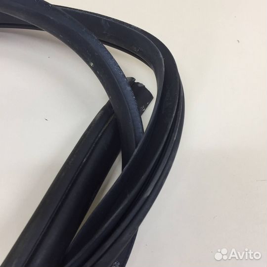 Уплотнитель проема двери задней левой Hyundai Sola