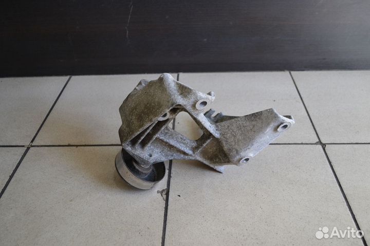 Кронштейн генератора Dodge Stratus 1