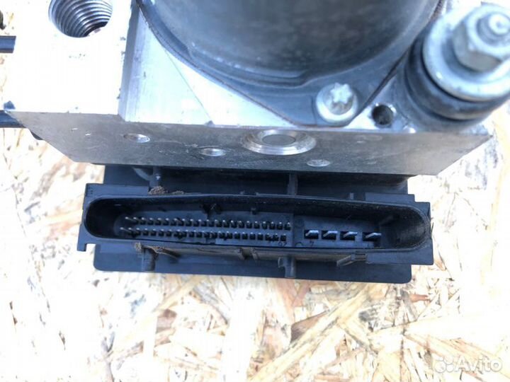 Блок abs Honda Ridgeline J35A9 2006