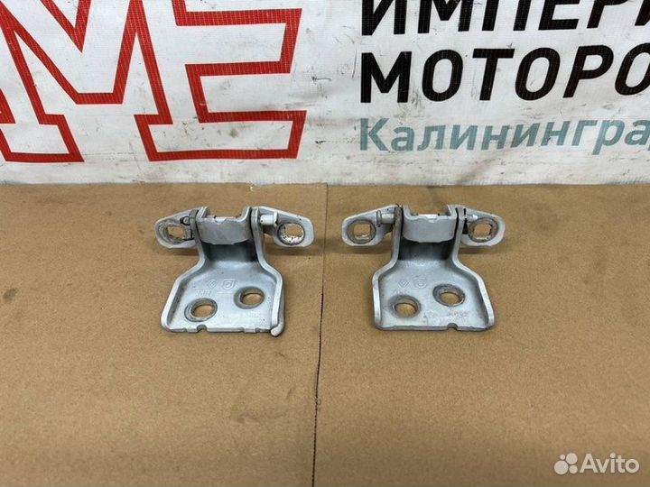 Петля двери Renault Duster K4MA690 2014