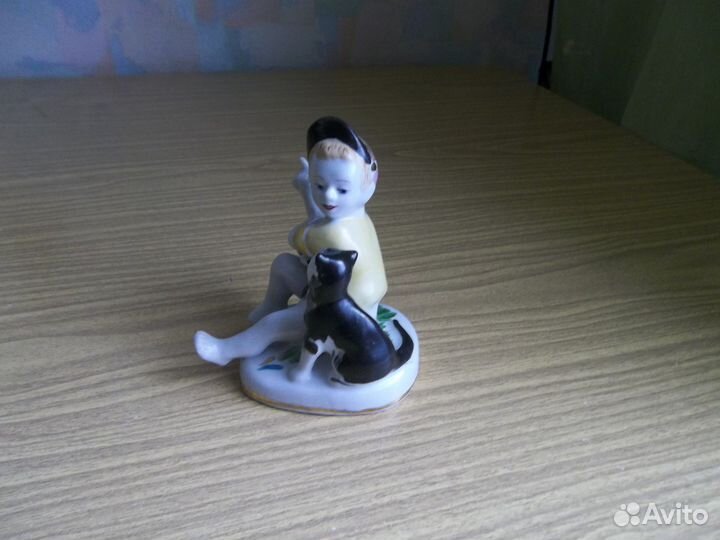Статуэтка фарфоровая лфз