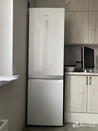 Холодильник Hotpoint-Ariston