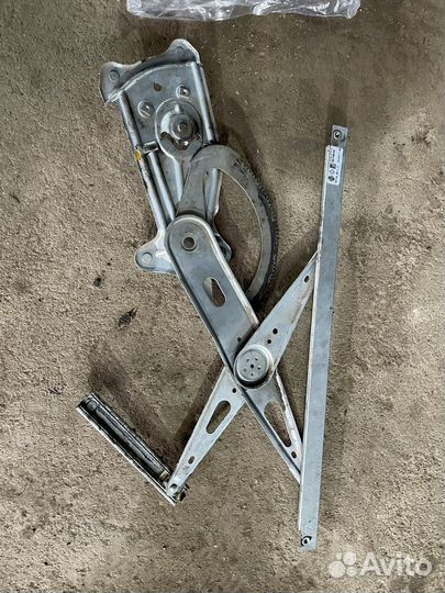 Трапеция стеклоподъемника Renault Fluence