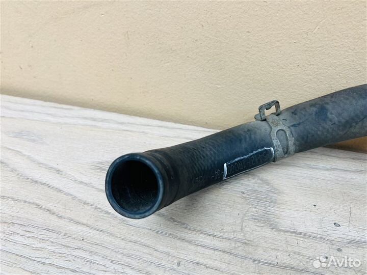 Патрубок радиатора нижний Hyundai Solaris 1