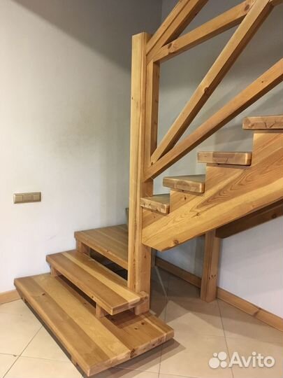 Лестница из массива дерева на заказ