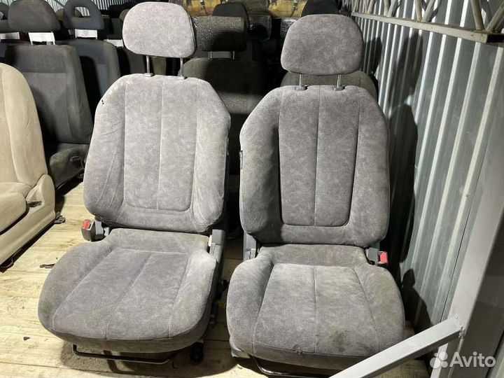 Передние сиденья Hyundai Elantra XD G4ED 2008