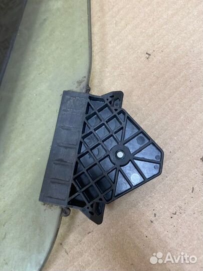 Стекло двери заднее правое Audi A8 D3 BVJ 2006