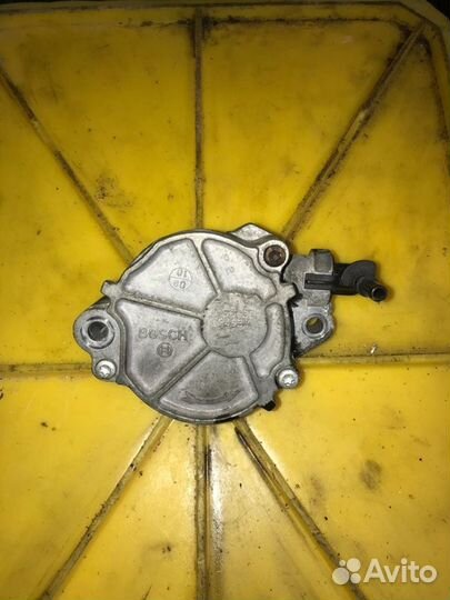 Вакуумный насос Peugeot Partner B9 DV6 9HZ 2010