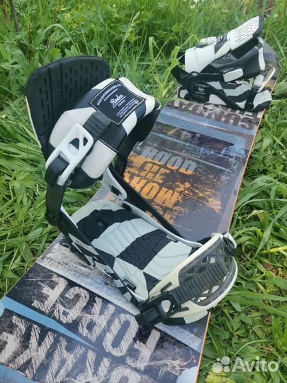 Сноуборд с креплениями