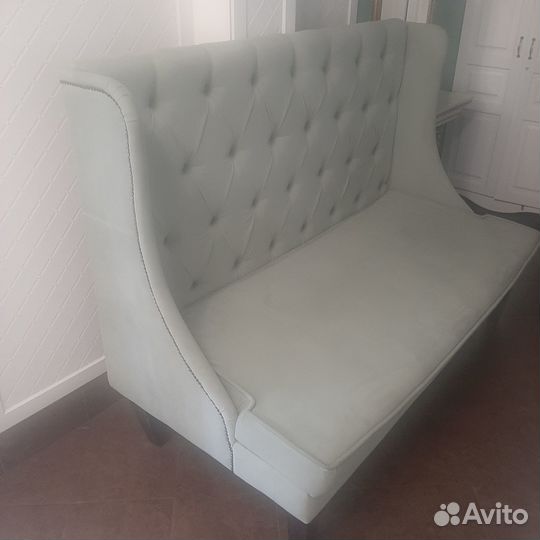 Диван с каретной стяжкой