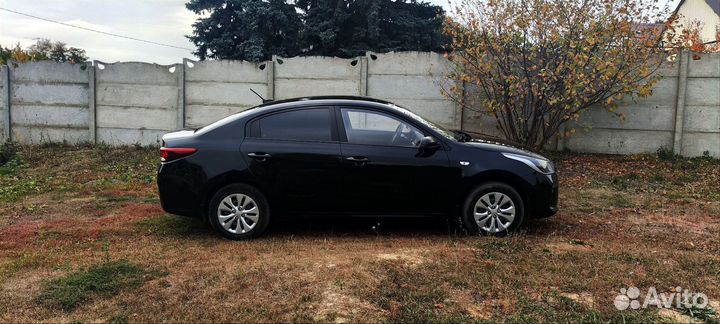 Kia Rio 1.6 AT, 2018, битый, 182 000 км