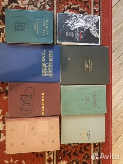 Книги по шитью, гороскопы, Агата Кристи