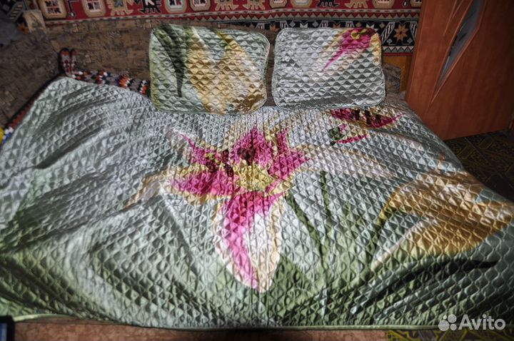 Покрывало атласное+ подушки декоративные