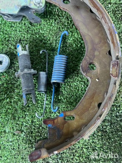 Механизм стояночного тормоза задний правый Lexus