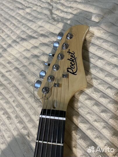 Электрогитара Stratocaster Rocket S/S/S