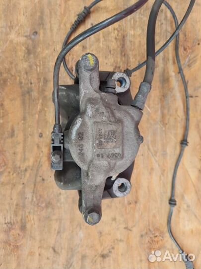 Суппорт передний правый Mercedes-Benz B W246