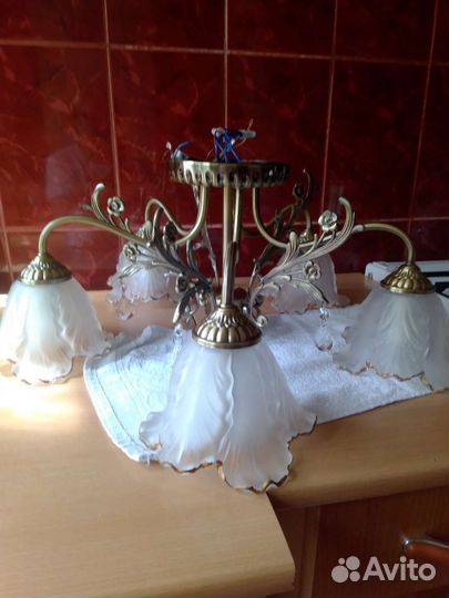 Люстра потолочная,и два бра