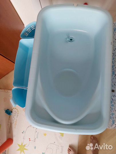 Пеленальный столик с ванночкой chicco