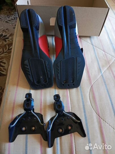 Лыжные ботинки с креплением