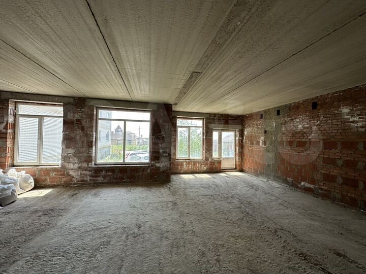 4-к. квартира, 122,2 м², 1/3 эт.