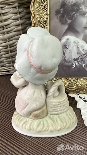 Фарфоровая статуэтка