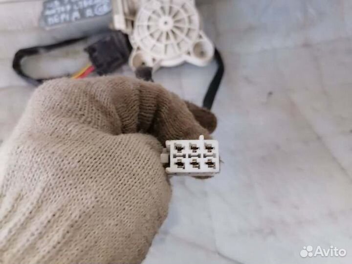 Мотор стеклоподъемника правый Mercedes S-Class 220