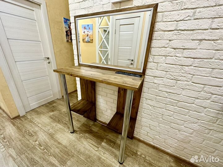 Гримерный стол с зеркалом и подсветкой