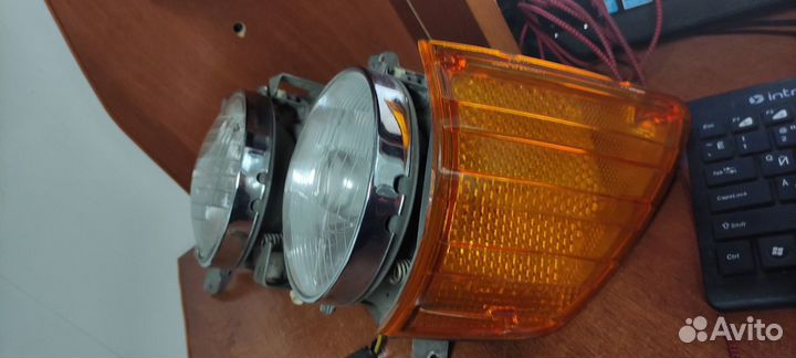 Фара правая Mercedes R107 560SL купе