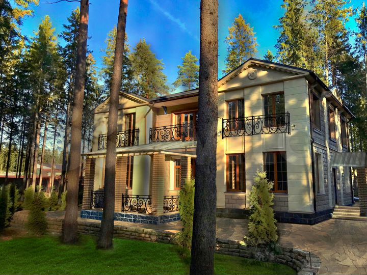 Коттедж 330 м² на участке 25 сот.