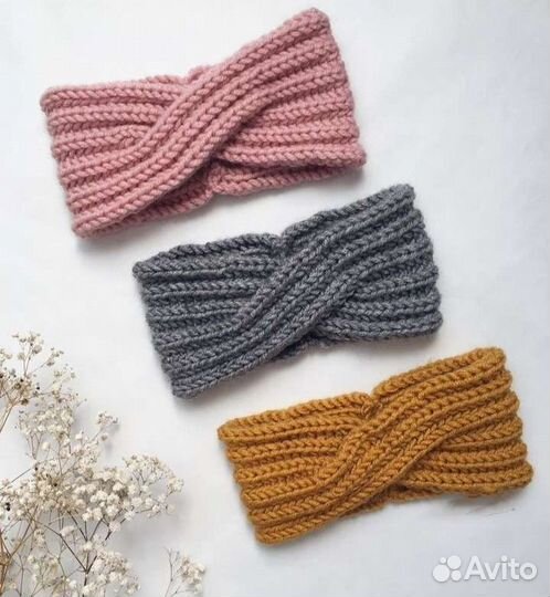 Вязаные манишки и повязки на голову
