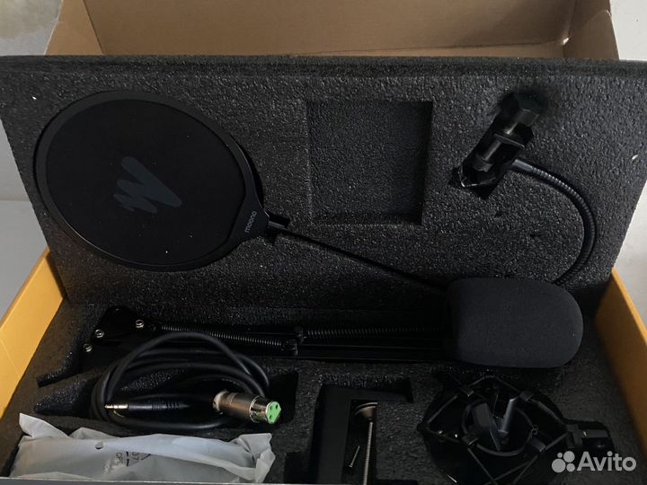 Студийный микрофон