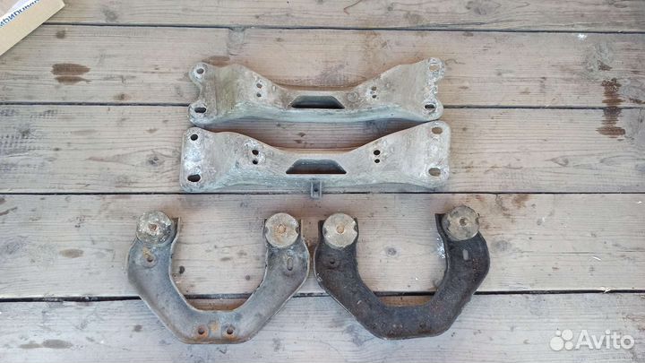 Траверса Крепление МКПП бмв е34