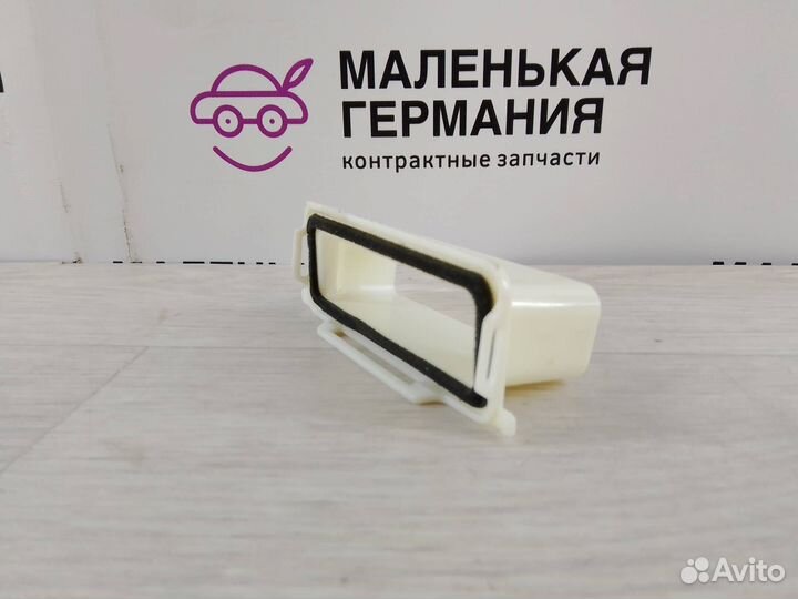 Штуцер воздуховода зад. лев. BMW 7 G11/G12 G30