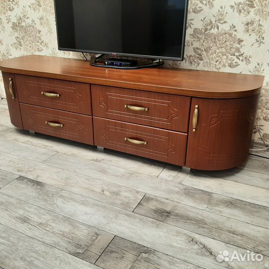 Полка для телевизора