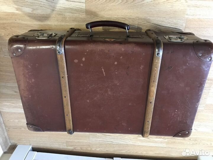 Чемодан старинный антуражный интерьерный