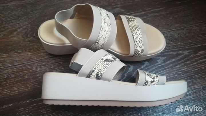 Женские босоножки