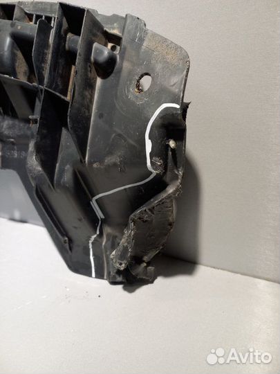 Пыльник передний Toyota Auris 2011