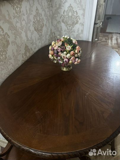 Стол со стульями