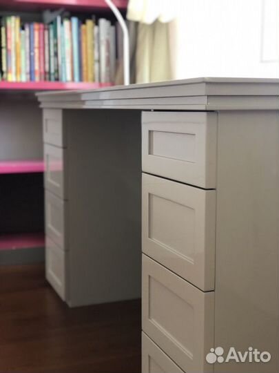 Стол письменный в детскую комнату для девочки