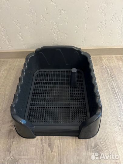 Лоток для маленьких собак со столбиком