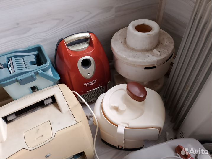 Кучу техники и радиодеталей