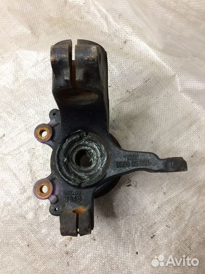 Кулак поворотный (ступица) правый Мазда3 Ахела