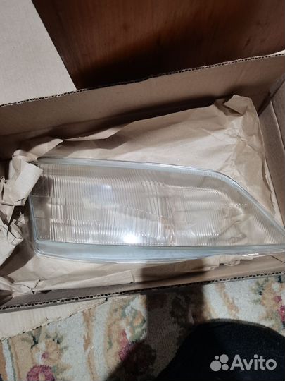 Стекло фары Опель Вектра б правое